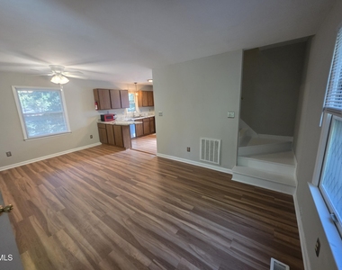1102 E Franklin Street - Photo Thumbnail 22