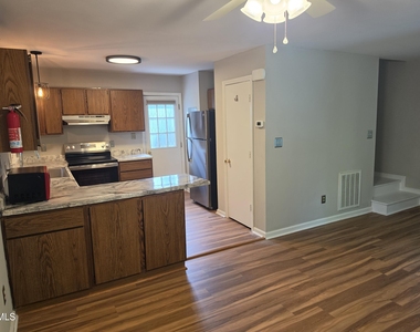1102 E Franklin Street - Photo Thumbnail 9
