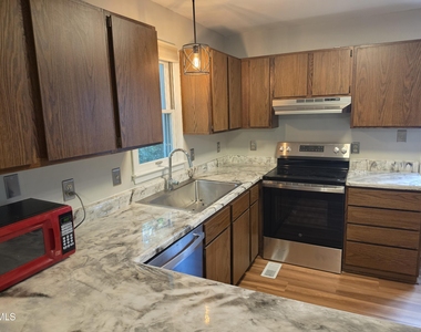 1102 E Franklin Street - Photo Thumbnail 7