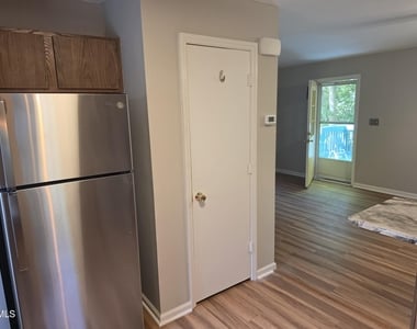 1102 E Franklin Street - Photo Thumbnail 6