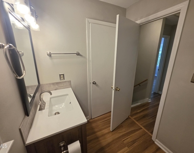 1102 E Franklin Street - Photo Thumbnail 18