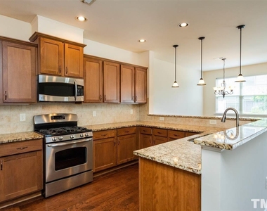 537 Whitworth Lane - Photo Thumbnail 8