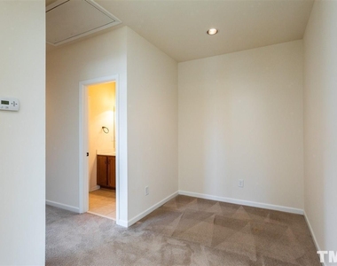 537 Whitworth Lane - Photo Thumbnail 14