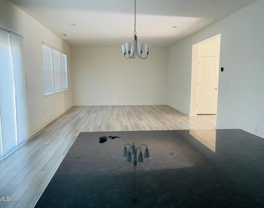 330 Summer Ranch Drive - Photo Thumbnail 18