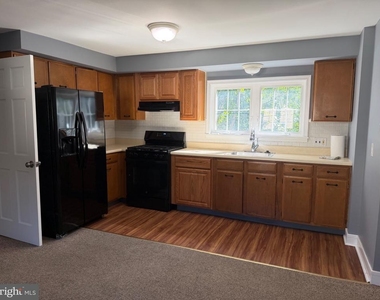 415 Maple Street - Photo Thumbnail 5