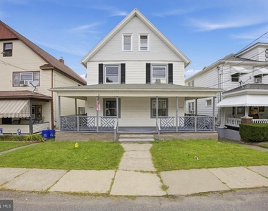 1124 1/2 W Locust Street - Photo Thumbnail 2