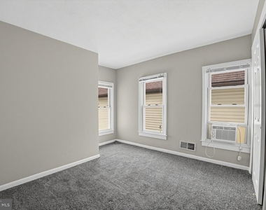 1124 1/2 W Locust Street - Photo Thumbnail 16