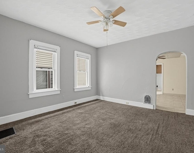 1124 1/2 W Locust Street - Photo Thumbnail 11
