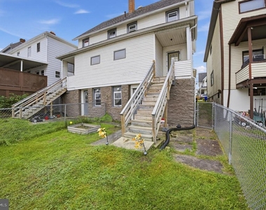1124 1/2 W Locust Street - Photo Thumbnail 4