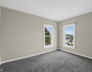 1124 1/2 W Locust Street - Photo Thumbnail 18
