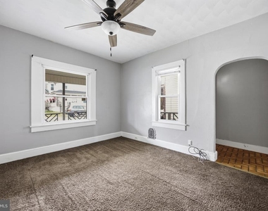 1124 1/2 W Locust Street - Photo Thumbnail 10