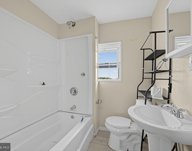 1124 1/2 W Locust Street - Photo Thumbnail 19