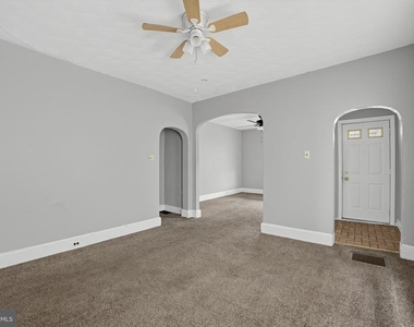 1124 1/2 W Locust Street - Photo Thumbnail 8
