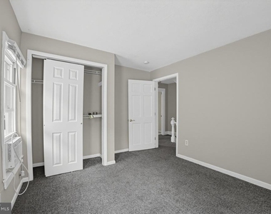 1124 1/2 W Locust Street - Photo Thumbnail 14
