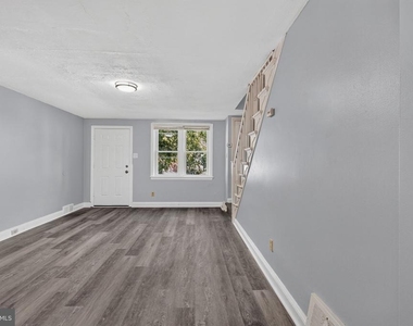 331 W 21st Street - Photo Thumbnail 6