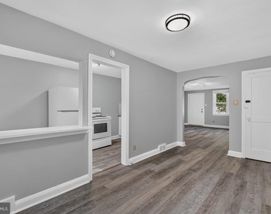 331 W 21st Street - Photo Thumbnail 11
