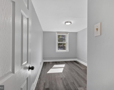 331 W 21st Street - Photo Thumbnail 14