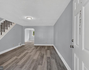 331 W 21st Street - Photo Thumbnail 4