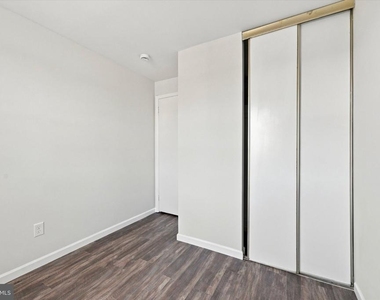 1424 Valley Drive - Photo Thumbnail 13