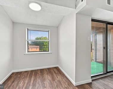 1424 Valley Drive - Photo Thumbnail 5