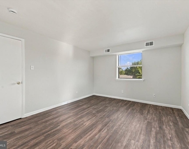1424 Valley Drive - Photo Thumbnail 9