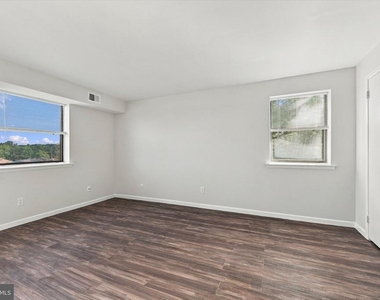 1424 Valley Drive - Photo Thumbnail 8