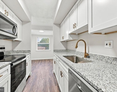 1424 Valley Drive - Photo Thumbnail 6
