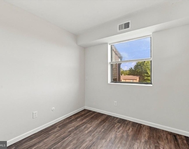 1424 Valley Drive - Photo Thumbnail 11
