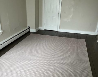 106 N Arch Street - Photo Thumbnail 3