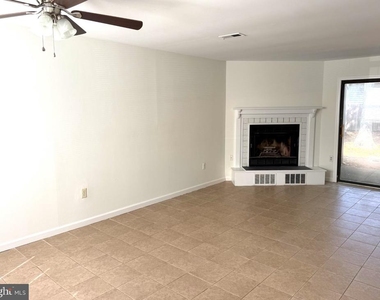 61 Townhouse Lane - Photo Thumbnail 8