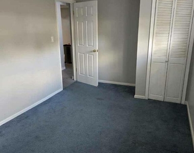 46 Carl Sandburg Road - Photo Thumbnail 7