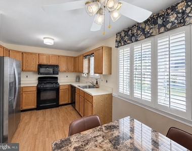 1009 Hillsboro Court - Photo Thumbnail 2