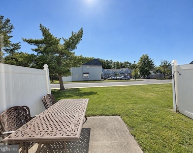 1009 Hillsboro Court - Photo Thumbnail 19