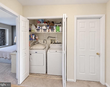 1009 Hillsboro Court - Photo Thumbnail 6