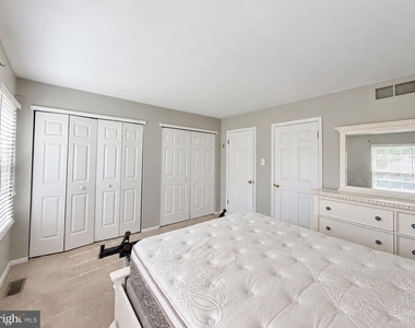 1009 Hillsboro Court - Photo Thumbnail 12