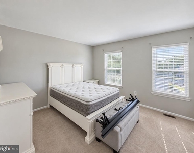 1009 Hillsboro Court - Photo Thumbnail 11