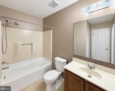 1009 Hillsboro Court - Photo Thumbnail 10
