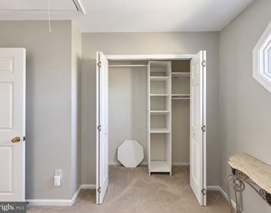 1009 Hillsboro Court - Photo Thumbnail 9