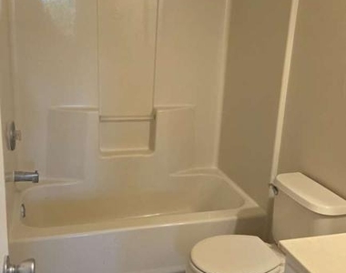 504 Britton Place - Photo Thumbnail 4