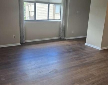 504 Britton Place - Photo Thumbnail 1
