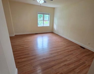 504 New Jersey Avenue - Photo Thumbnail 2