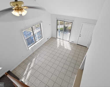 2701 Canyon Ct - Photo Thumbnail 10