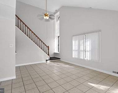 2701 Canyon Ct - Photo Thumbnail 9