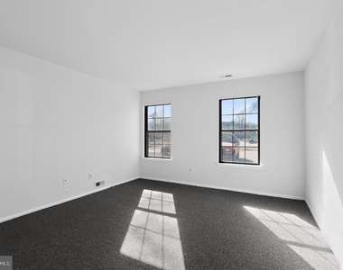 2701 Canyon Ct - Photo Thumbnail 7
