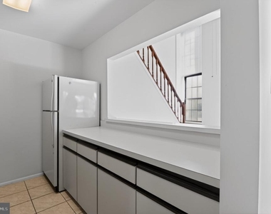 2701 Canyon Ct - Photo Thumbnail 5