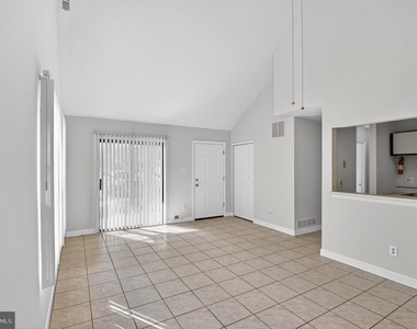 2701 Canyon Ct - Photo Thumbnail 4
