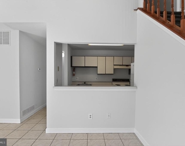 2701 Canyon Ct - Photo Thumbnail 3