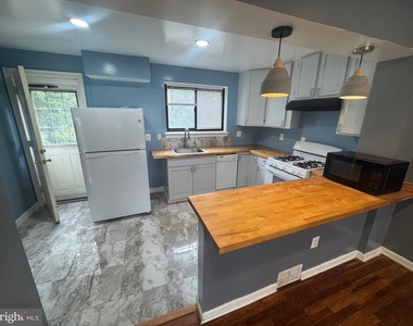 3525 Manor Wood Drive - Photo Thumbnail 4