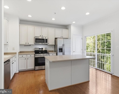 5602 Hartfield Avenue - Photo Thumbnail 6