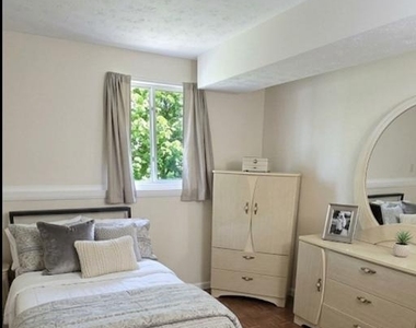 400 Beech Street - Photo Thumbnail 3